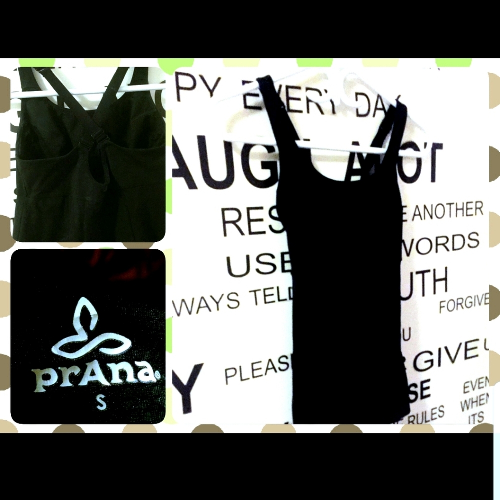 Prana workout tank w/built in bra w/clasp closure